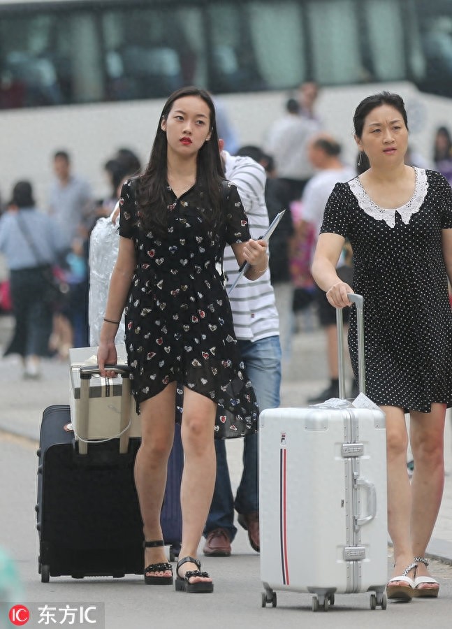 南艺新生报到：古典美人侧颜温婉秀气，素颜女神一瞥惊艳岁月