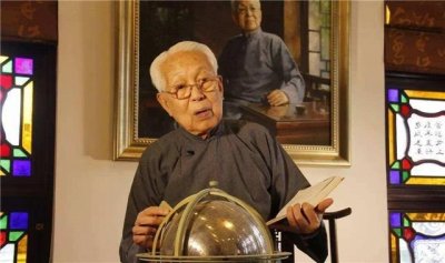 ​蔡伯励：香港富豪们的“御用”风水师，曾帮李嘉诚决定2件大事