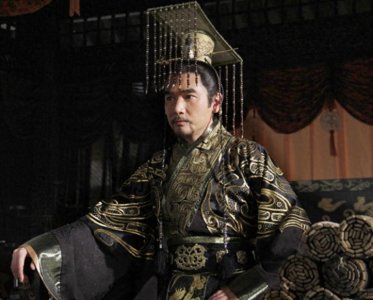 ​秦始皇的父亲是谁？那么多君王，为何只有秦始皇的身世有争议？