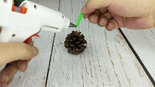 松果还能这样玩，3分钟diy制作漂亮逼真的菠萝！简单易学手工教程