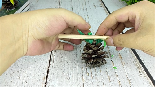 松果还能这样玩，3分钟diy制作漂亮逼真的菠萝！简单易学手工教程