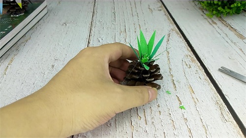 松果还能这样玩，3分钟diy制作漂亮逼真的菠萝！简单易学手工教程