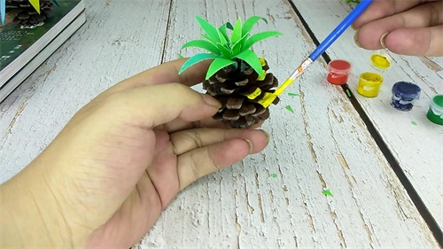 松果还能这样玩，3分钟diy制作漂亮逼真的菠萝！简单易学手工教程