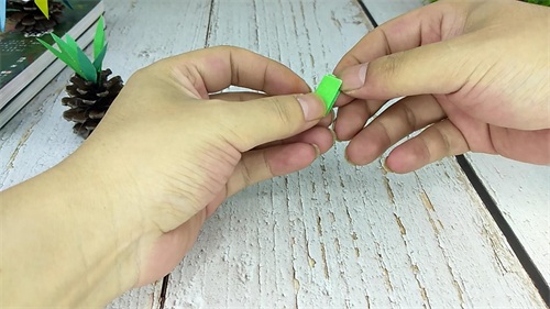 松果还能这样玩，3分钟diy制作漂亮逼真的菠萝！简单易学手工教程