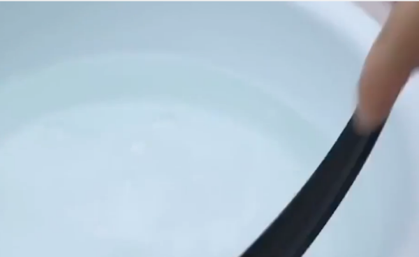 用84漂白衣服步骤,84消毒液洗白鞋的用法图18