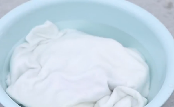 用84漂白衣服步骤,84消毒液洗白鞋的用法图20