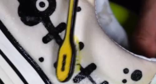 用84漂白衣服步骤,84消毒液洗白鞋的用法图6