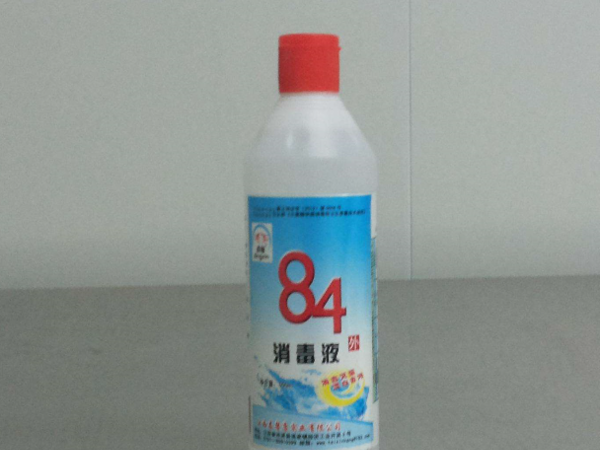用84漂白衣服步骤,84消毒液洗白鞋的用法图12