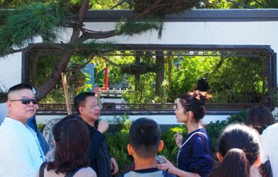 ​济南西更道上珍珠泉景区开窗透景，每一个窗口都是迷人的画卷