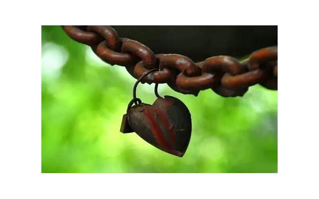 两个已婚的人默默相爱（两个有家室的人相爱了）