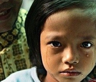 恐怖成人礼：女孩被割下体，以确保“忠贞”