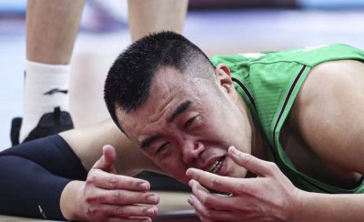 ​太气了！韩德君伤情公布：鼻骨骨折，面部变形，鼻子肿了睁眼都难