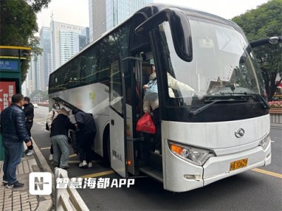 ​日均保障千余名中学生，福州47部定制公交上线