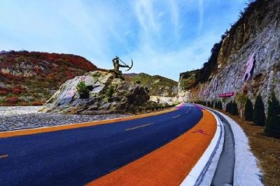 ​一条“天路”刷朋友圈，云端穿行、美如仙境！