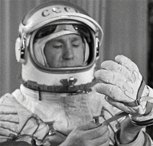 组图：“太空行走第一人”阿列克谢·列昂诺夫