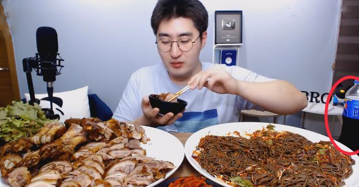 大胃王真的那么能吃?1餐吃10斤肉,其实全靠它,你也能是大胃王