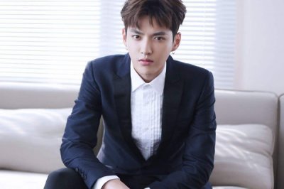 ​吴亦凡小g娜事件始末 去欧美避难彻底糊了