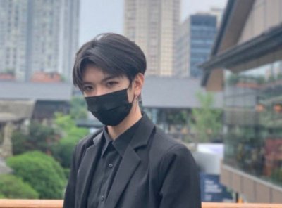 ​七鹤大人终于“摘口罩”了，镜头中看清正脸时，黑粉差点哭成泪人