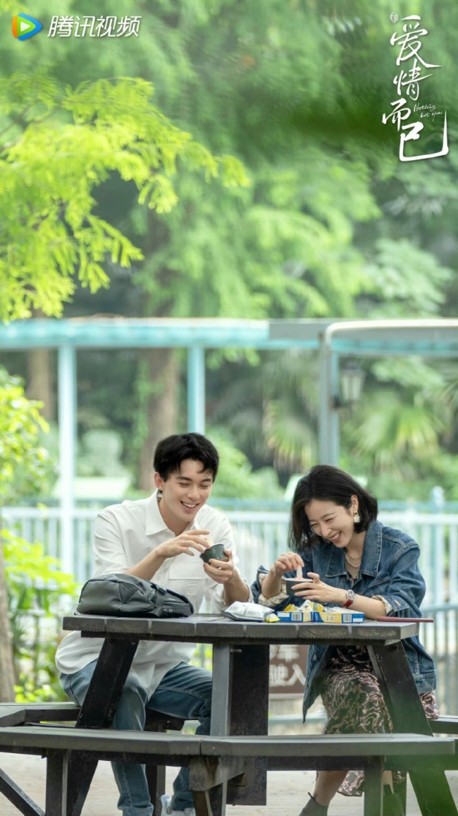 周雨彤说吴磊夸夸费看着给