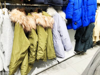 ​羽绒服脏了怎么洗，学会了让你轻松搞定，再也不用担心洗不干净