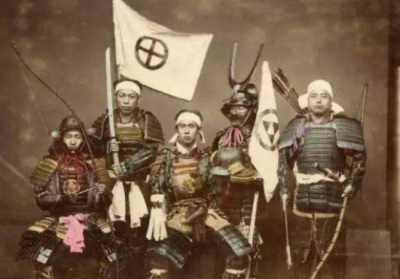 ​明治维新的性质是什么？为什么对于明治维新的性质至今有不同一的说法？