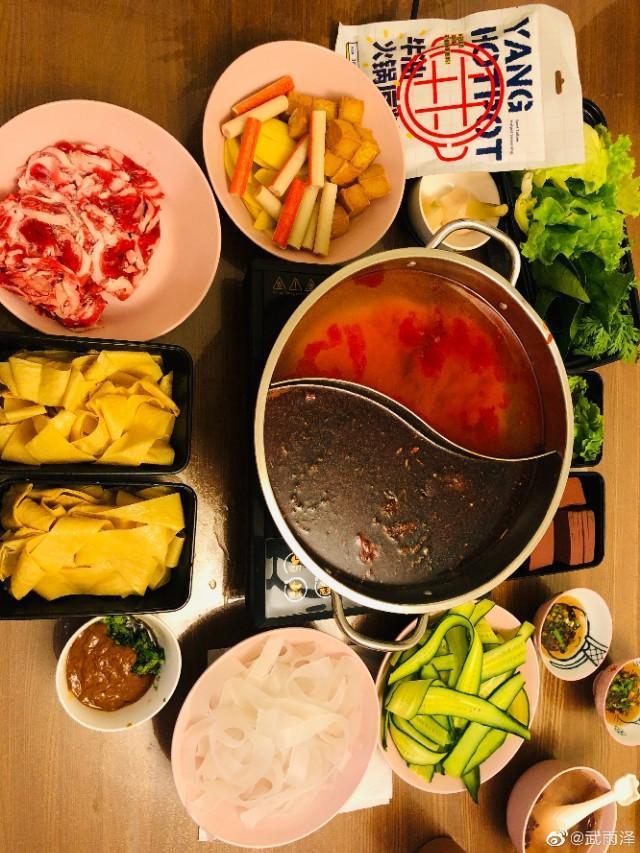 《一起同过窗》班长做爸爸了，假期在家狂秀恩爱，下一部有眉目了