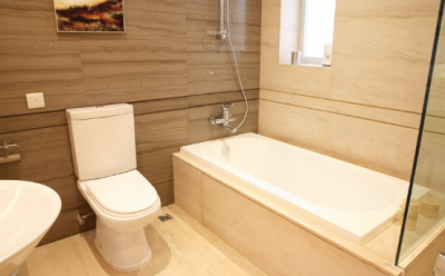 ​马桶漏水的原因及解决方法（马桶底部漏水？20年维修老师傅告诉我，最有效的解