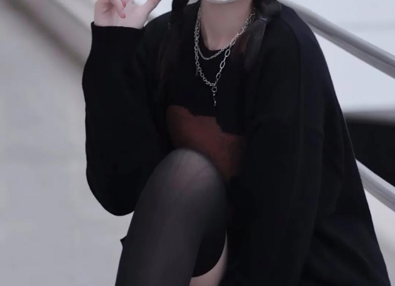 布拉德皮特前妻（皮特和前妻安妮斯顿牵手笑谈）