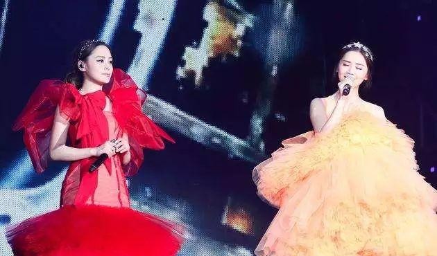 男粉丝想牵手阿娇被拒（女神的手可不是好牵的）