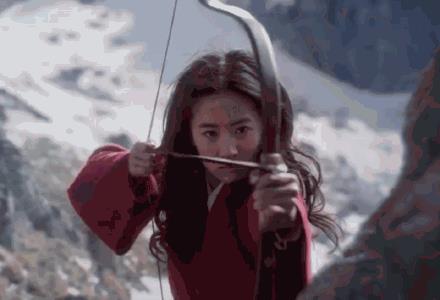 刘亦菲花木兰的妆容很好的还原了:当窗理云鬓,对镜帖花黄