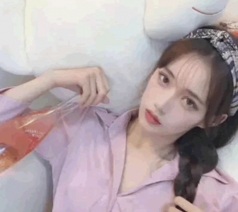 ​怎么做网络主播   通过网络模拟主持复试通过后才能开通直播间