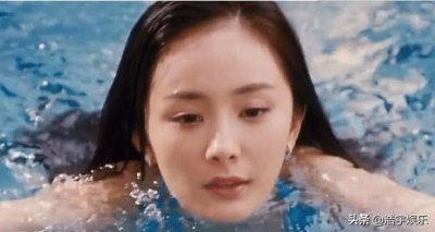 ​杨幂白色吊带一字肩上衣白裙（杨幂的泳装有多撩人）