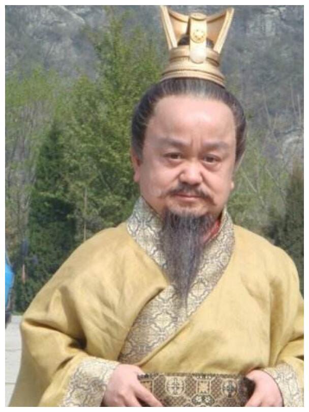 他是演员张伸,其人身矮技高,为人积极乐观