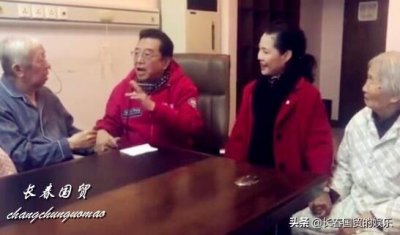 ​81岁李双江和梦鸽唱《夫妻双双把家还》，配合默契声音铿锵嘹亮