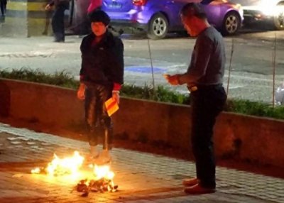 ​清明上坟烧纸的意义》 清明上坟烧纸