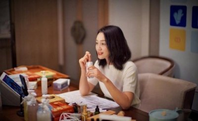 ​朱丹高调承认怀二胎！用手托肚孕相明显，自曝怀孕过程显幸福