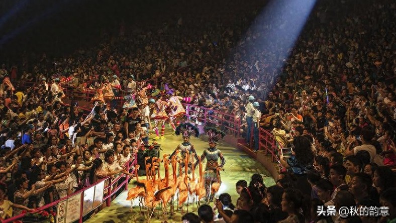 广州市长隆旅游度假区，占地面积 1万亩，门票价格 285-350元